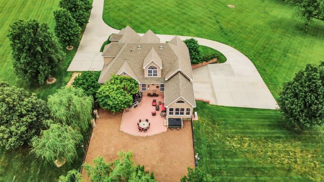 900 McClure Rd, Clarksville, TN 37040