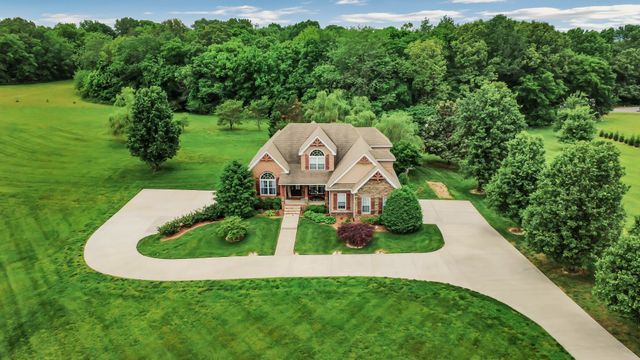 900 McClure Rd, Clarksville, TN 37040