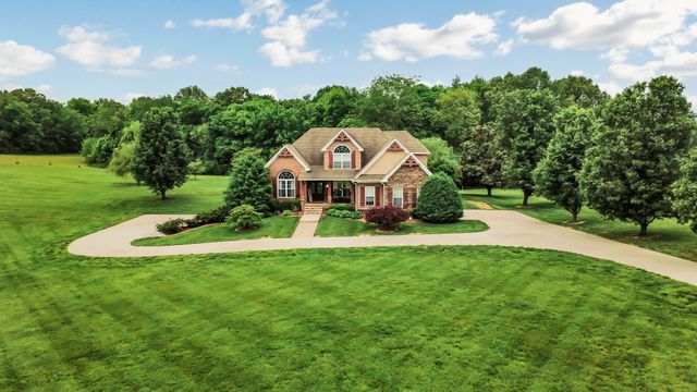 900 McClure Rd, Clarksville, TN 37040