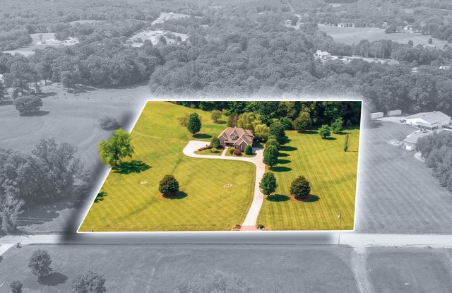 900 McClure Rd, Clarksville, TN 37040