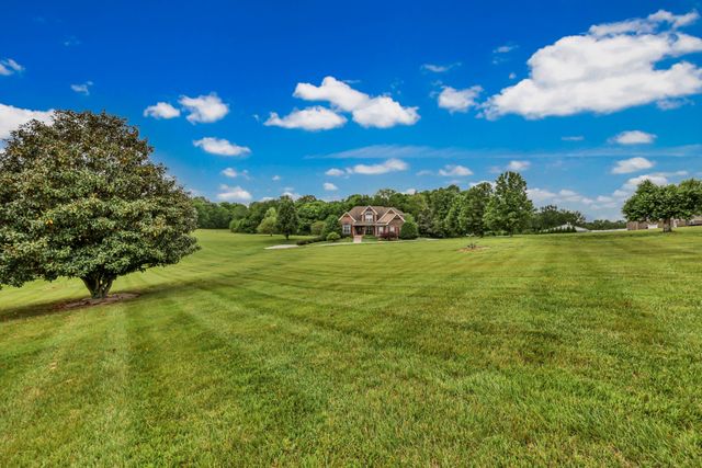 900 McClure Rd, Clarksville, TN 37040