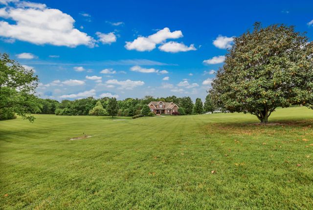 900 McClure Rd, Clarksville, TN 37040