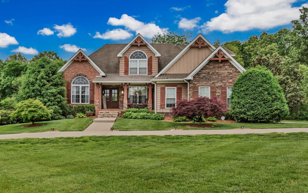 900 McClure Rd, Clarksville, TN 37040