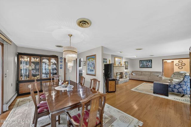 864 Breezy Oaks Drive, Toms River, NJ 08753