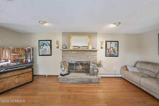 864 Breezy Oaks Drive, Toms River, NJ 08753
