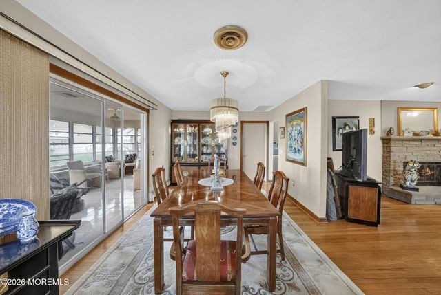 864 Breezy Oaks Drive, Toms River, NJ 08753