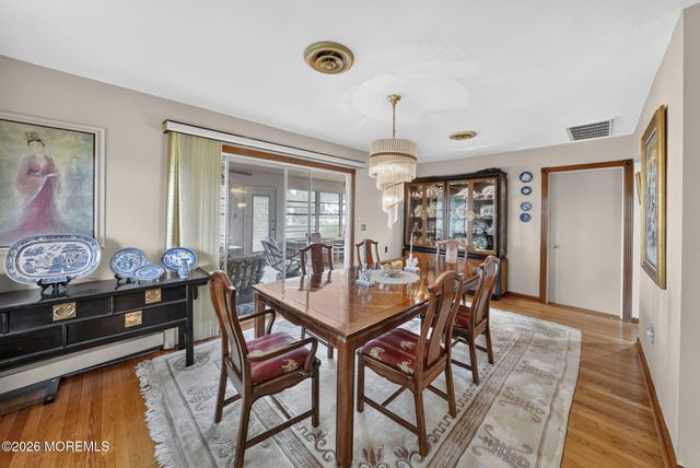 864 Breezy Oaks Drive, Toms River, NJ 08753