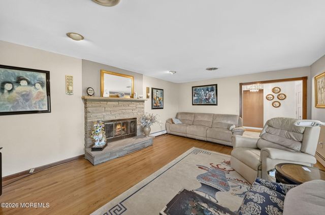 864 Breezy Oaks Drive, Toms River, NJ 08753