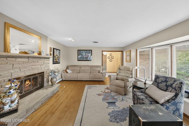 864 Breezy Oaks Drive, Toms River, NJ 08753