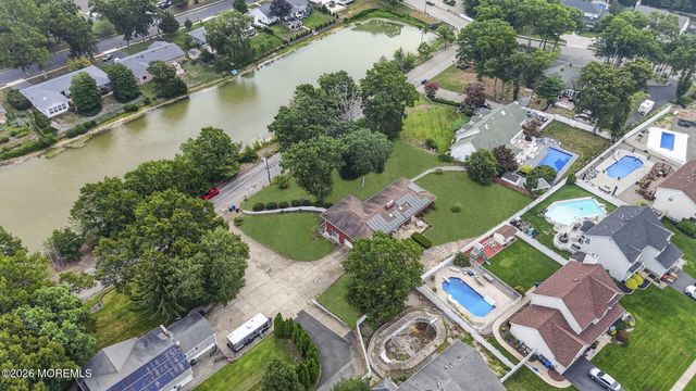 864 Breezy Oaks Drive, Toms River, NJ 08753