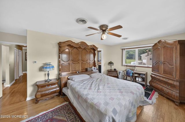 864 Breezy Oaks Drive, Toms River, NJ 08753