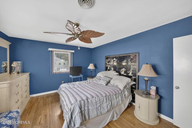864 Breezy Oaks Drive, Toms River, NJ 08753