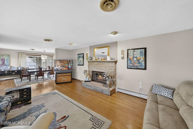 864 Breezy Oaks Drive, Toms River, NJ 08753