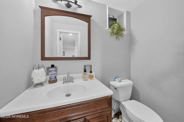 864 Breezy Oaks Drive, Toms River, NJ 08753