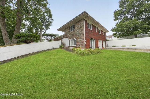 864 Breezy Oaks Drive, Toms River, NJ 08753