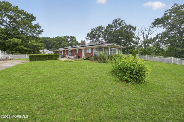 864 Breezy Oaks Drive, Toms River, NJ 08753