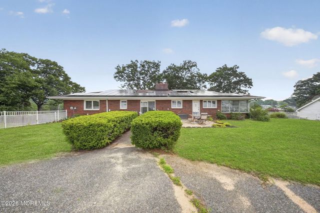 864 Breezy Oaks Drive, Toms River, NJ 08753
