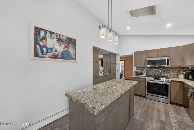 864 Breezy Oaks Drive, Toms River, NJ 08753