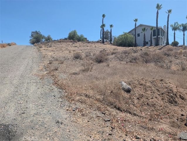 123 Vista Way, Canyon Lake, CA 92587