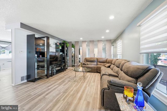 1265 BARCLAY CRES, Yardley, PA 19067