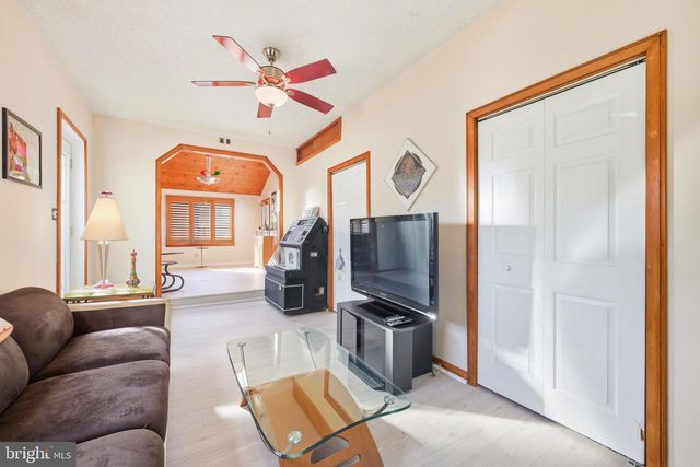 1265 BARCLAY CRES, Yardley, PA 19067