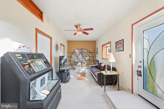 1265 BARCLAY CRES, Yardley, PA 19067