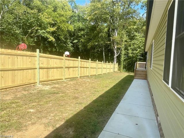 319 E 3rd Ave Extension, Lexington, NC 27292