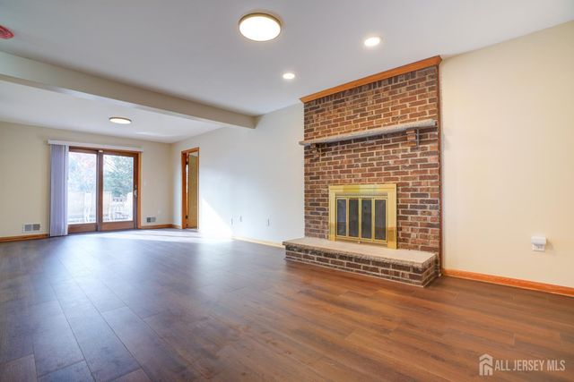 11 LENOX Street, Edison, NJ 08817