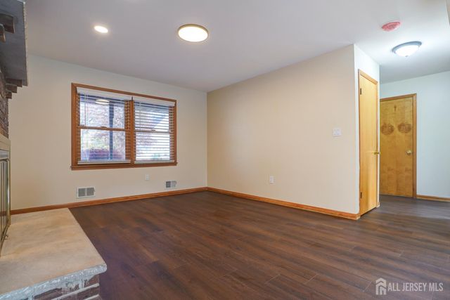 11 LENOX Street, Edison, NJ 08817