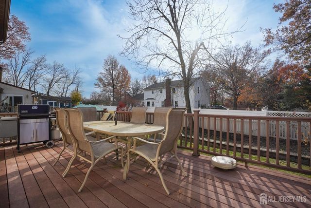 11 LENOX Street, Edison, NJ 08817