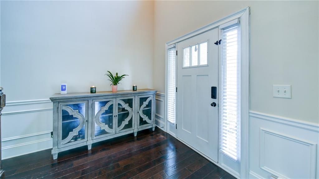 Image 10 of property listing at 5325 Winding Lakes Drive, Cumming, GA 30028