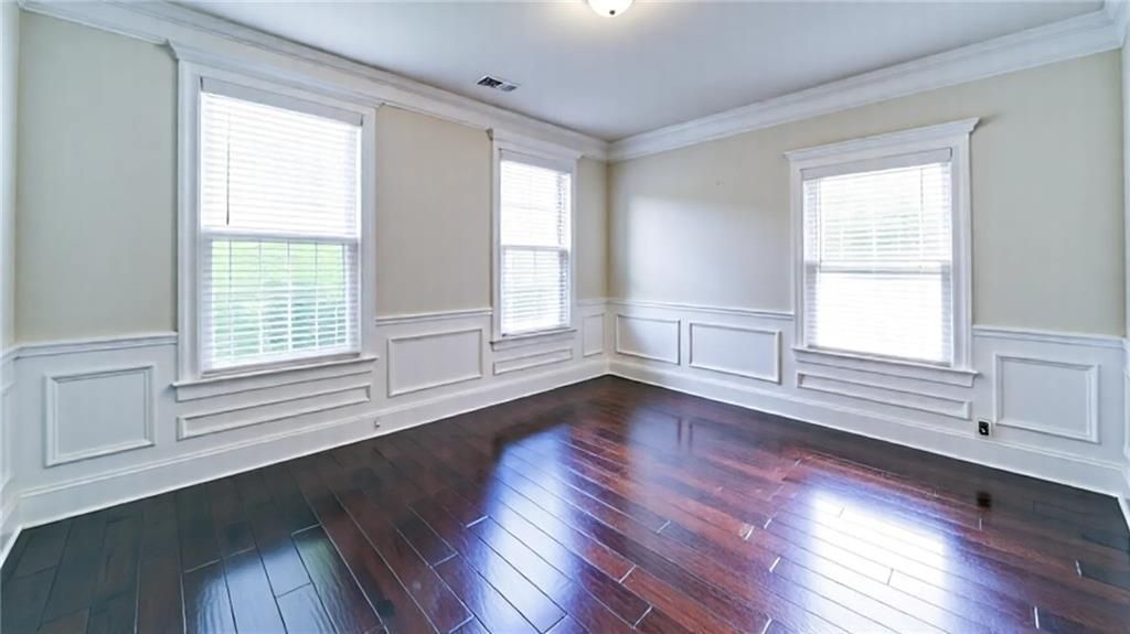 Image 15 of property listing at 5325 Winding Lakes Drive, Cumming, GA 30028