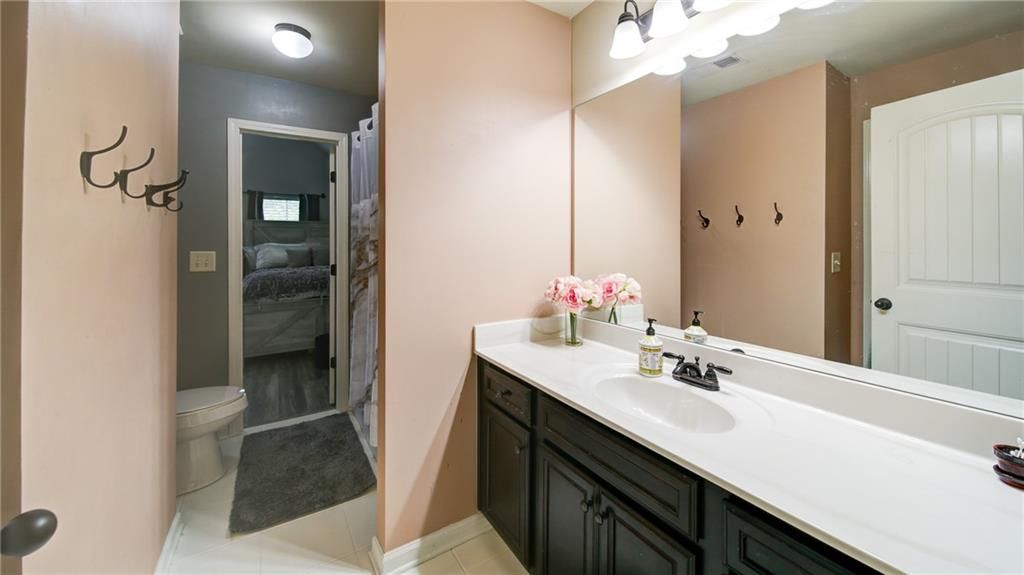 Image 25 of property listing at 5325 Winding Lakes Drive, Cumming, GA 30028