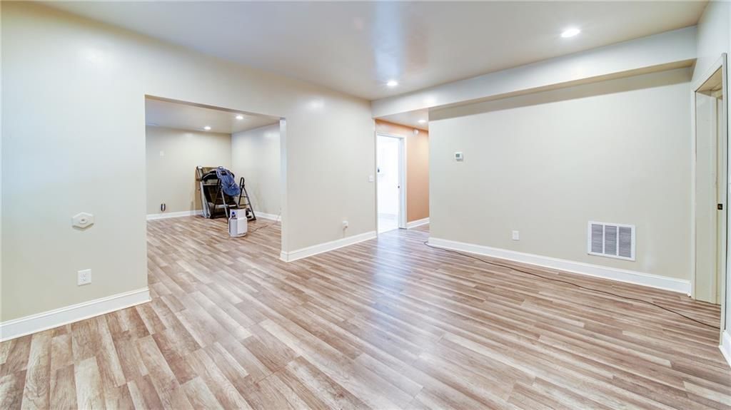 Image 30 of property listing at 5325 Winding Lakes Drive, Cumming, GA 30028