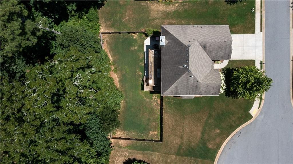 Image 40 of property listing at 5325 Winding Lakes Drive, Cumming, GA 30028