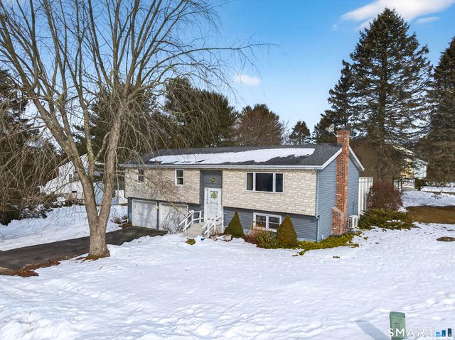 8 Lapstrake Court, Groton, CT 06355