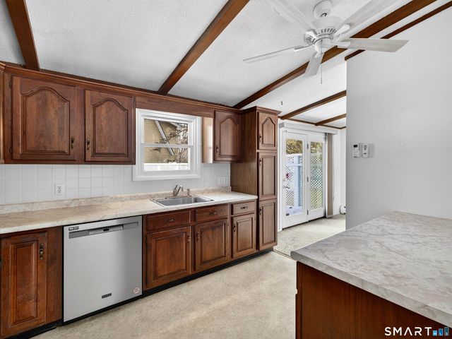 8 Lapstrake Court, Groton, CT 06355