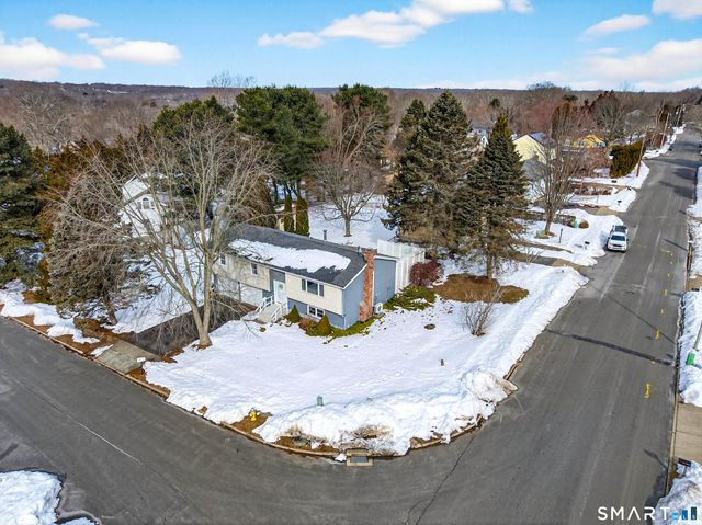 8 Lapstrake Court, Groton, CT 06355