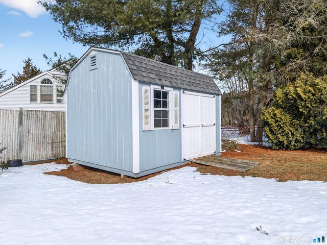 8 Lapstrake Court, Groton, CT 06355
