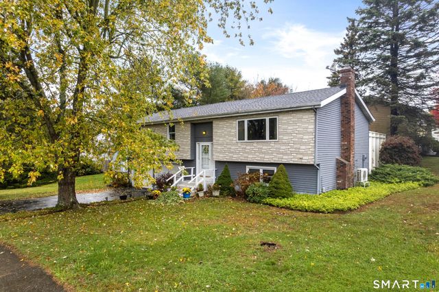 8 Lapstrake Court, Groton, CT 06355