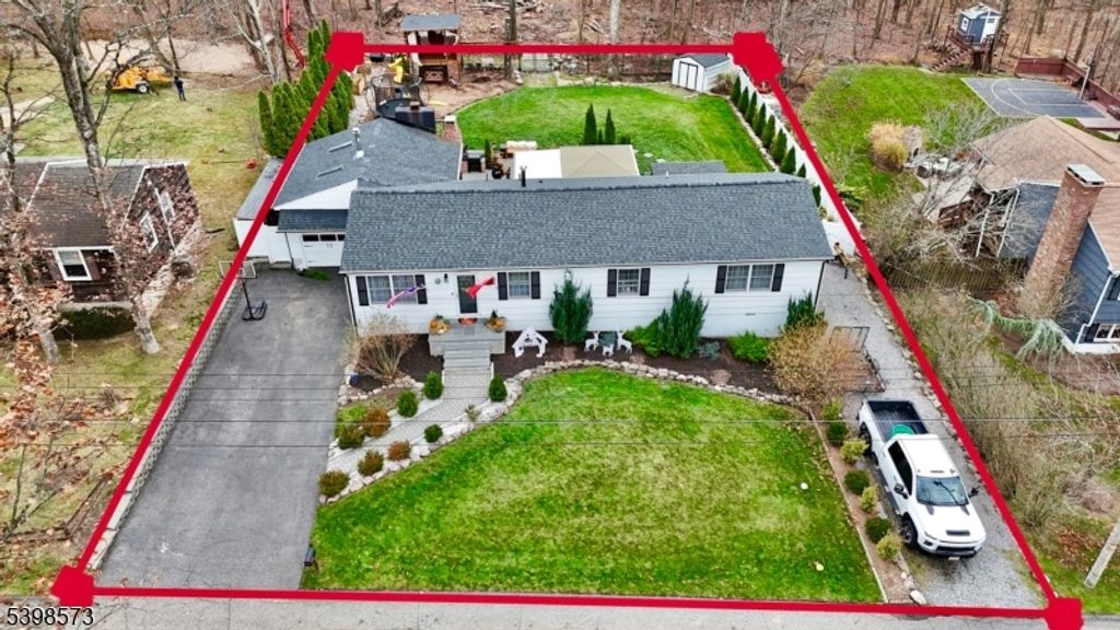 153 Mountain Cir South, West Milford Twp., NJ 07480