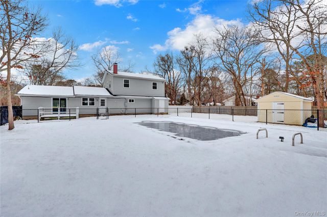 2 7th Street, Center Moriches, NY 11934