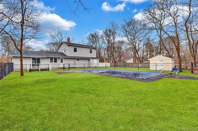 2 7th Street, Center Moriches, NY 11934