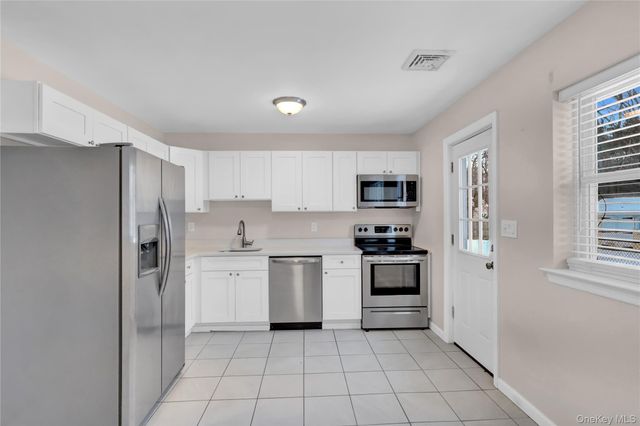 2 7th Street, Center Moriches, NY 11934