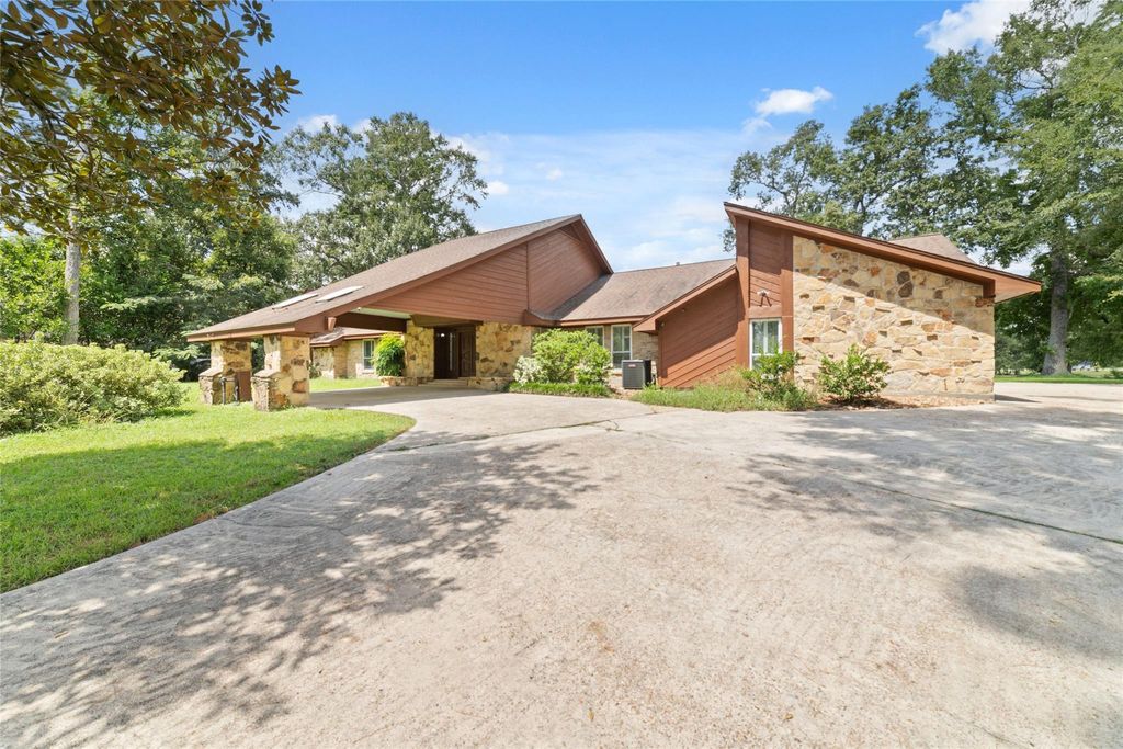 601 Brandon Road, Conroe, TX 77302