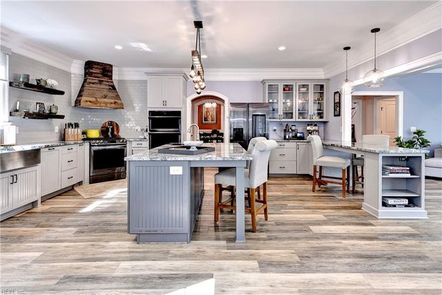 100 W Links, Williamsburg, VA 23188