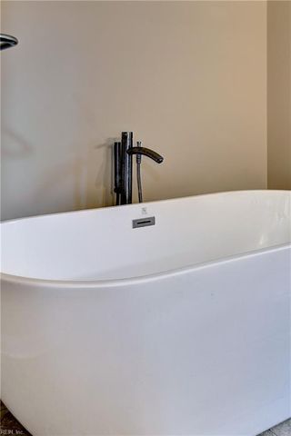 100 W Links, Williamsburg, VA 23188