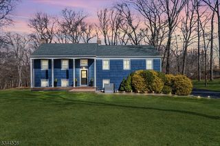 29 Hunters Trl, Warren Twp., NJ 07059
