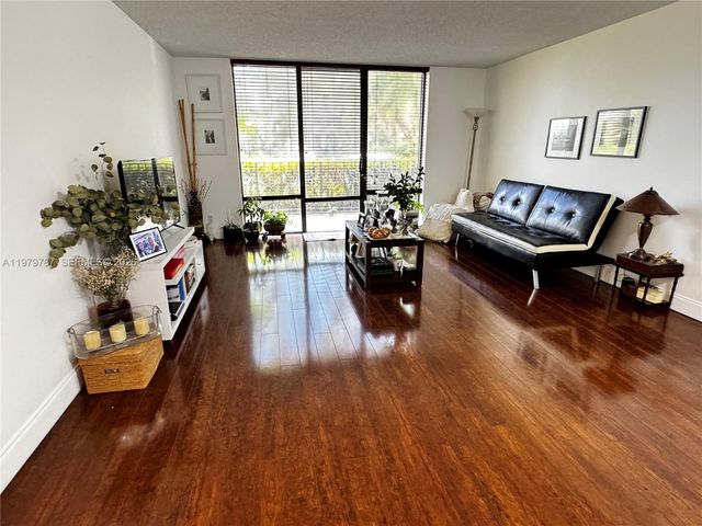 18151 NE 31st Ct 103, Aventura, FL 33160