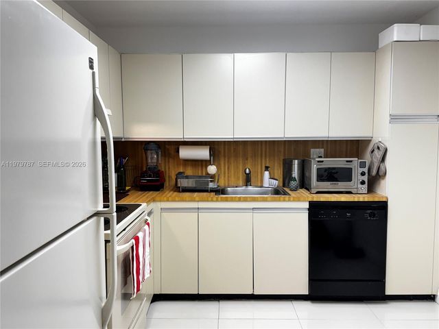 18151 NE 31st Ct 103, Aventura, FL 33160